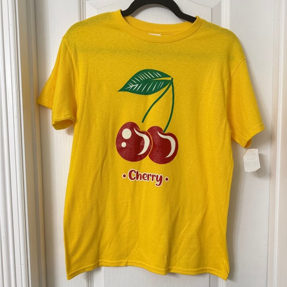 Yellow short sleeve T-shirt cherry graphic size L